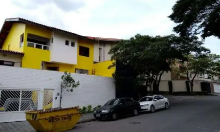 Sobrado de 345m² localizado no Bairro Nova Petrópolis em São Bernardo do Campo - SP.