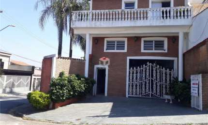 Sobrado amplo com 858m² localizado no Bairro Jordanópolis em São Bernardo do Campo- SP.