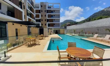 Ubatuba - Apartamento alto padrão com 2 suítes e lazer completo : Pé na areia