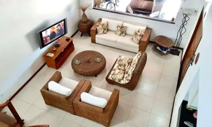 Ubatuba - Toninhas : Casa alto padrão com 4 suítes, piscina e espaço gourmet.