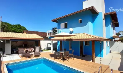 Ubatuba - Casa em condomínio fechado a venda com 3 suítes piscina e área gourmet