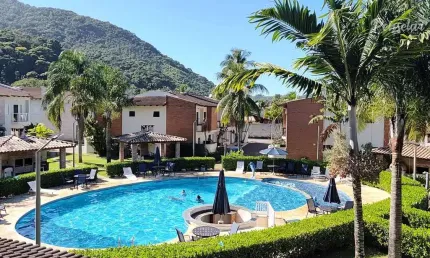 Ubatuba - Casa em Condomínio Fechado com 3 Dormitórios Suíte com Lazer Completo