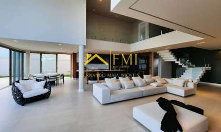 Casa de 480m², 3 suítes e piscina no Alphaville II Urbanova