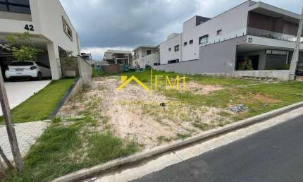 Terreno de 452m² em condomínio clube no Urbanova (Vivant)