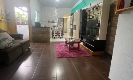 Sobrado a venda no rafo suzano, são 02 casas com ótima localização