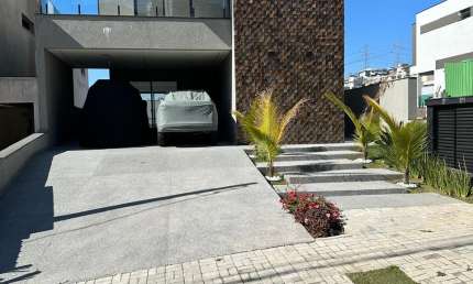 Casa recém-construída em condomínio Aruã Brisas II de Mogi das Cruzes