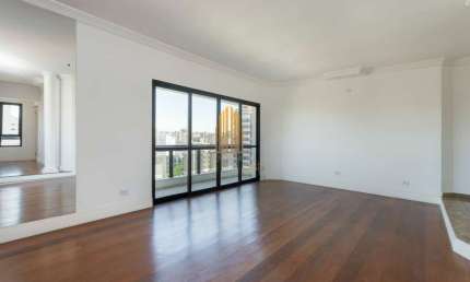Cobertura Duplex em Moema com 305m² 4 dormitórios sendo 2 suítes, 4 vagas de gar Cobertura Duplex em