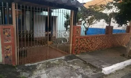 CASA RESIDENCIAL DE 300M² POSSUINDO 4 DORMITÓRIOS ,  3 BANHEIROS E 1 VAGA Á VENDA NA REGIÃO DA SAÚDE
