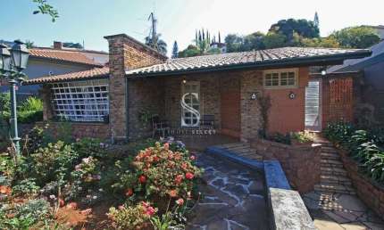 CASA RESIDENCIAL DE 250M²  POSSUI  3 DORMITÓRIOS , 4 BANHEIROS E 2 VAGAS Á VENDA NA REGIÃO DE SUMARÉ