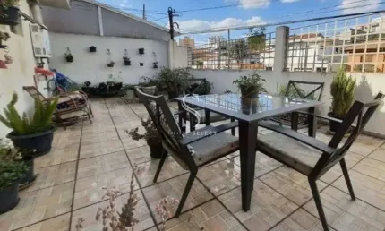 CASA ASSOBRADADA EM VILA LEOPOLDINA DE 178m² COM 3 QUARTOS SUITES , 2 BANHEIROS E 3 VAGAS Á VENDA