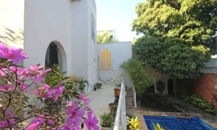 Sobrado Residencial de 510m² com 3 suítes, edícula e 4 vagas à venda na região da Vila Madalena - SP