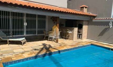SOBRADO COM 300,00M² COM 4 DORMITORIOS, 4 SUÍTES, 1 SALA, 6 BANHEIROS, 5 VAGAS, EM INTERLAGOS - SP .