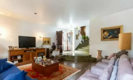Casa sobrado à venda no jardim leonor de 400m² com 4 dormitórios sendo 2 suítes e 3 vagas de garagem