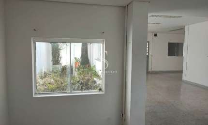 CASA ASSOBRADADA PARA USO COMERCIAL DE 320M², SUMARE- SALA DE ESTAR,ESCRITORIO E CINCO VAGAS Á VENDA