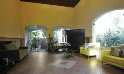 Casa à venda no Morumbi de 566m² com 4 dormitórios e 3 vagas de garagem Casa à venda no Morumbi de 5
