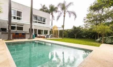 Morumbi, Casa Residencial de 800m² com 4 dormitórios, 2 suítes, 4 vagas.