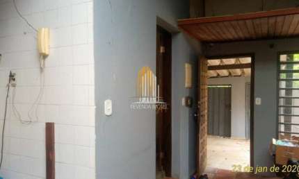 CASA TÉRREA DE 253M² POSSUI 4 DORMITÓRIOS (1 SUÍTE), 1 SALA E 3 VAGAS, À VENDA NA REGIÃO DO BROOKLIN