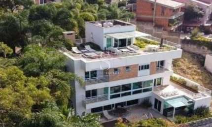 Casa de Condomínio no Panamby - 800m² - 4 suítes - 5 vagas