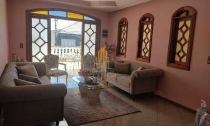 casa sobrado de 165m² com 4 dormitórios, 4 vagas, 2 suítes, duas salas, 1 varanda, em Jd britânica.