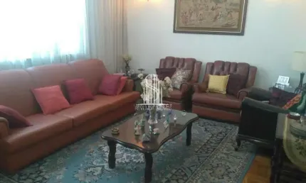 CASA ASSOBRADADA, DE 165M² POSSUI 3 DORM, 2 SALAS E 4 VAGAS, À VENDA NA REGIÃO DO PLANALTO PAULISTA.