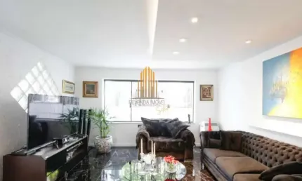 Sobrado de 169m² com 5 dormitórios sendo 2 suítes, 2 salas e 2 vagas à venda na região do jabaquara.