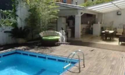 SOBRADO DE 700M², POSSUI 6 DORM COM 4 SUÍTES, 4 SALAS E 7 VAGAS À VENDA NA REGIÃO ALTO DE PINHEIROS.