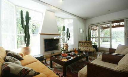 CASA ASSOBRADADA DE 492M², POSSUI 3 DORM (3 SUÍTES), 1 SALA E 4 VAGAS, À VENDA EM ALTO DE PINHEIROS.