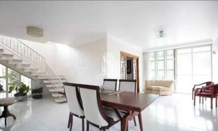 SOBRADO DE 280M², POSSUI 4 DORMITÓRIOS SENDO 2 SUÍTES, 1 SALA, E 5 VAGAS, À VENDA NA REGIÃO DA LAPA.