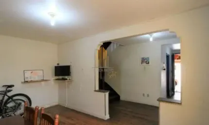 Sobrado residencial de 205m²  possuindo 3 dormitórios , 3 banheiros e  1 vaga á venda em água branca