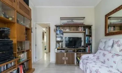 Casa residencial de 150m²  possuindo 2 dormitórios ( 1 suíte )  e 2 vagas á venda na região da saúde
