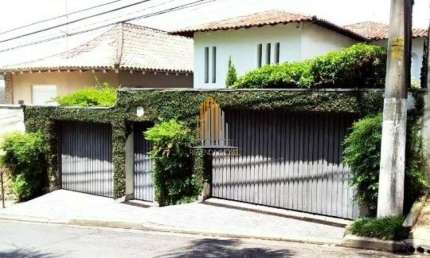 CASA ASSOBRADADA 3 DORMITORIOS, 3 SUÍTES, 1 SALA, 7 BANHEIROS, NA REGIÃO DO MORUMBI EM SÃO PAULO .