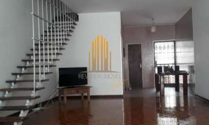 SOBRADO COM TRÊS DORMITÓRIOS (UMA SUÍTE) E DUAS VAGAS À VENDA NO SANTO AMARO CASA SOBRADO LOCALIZADO