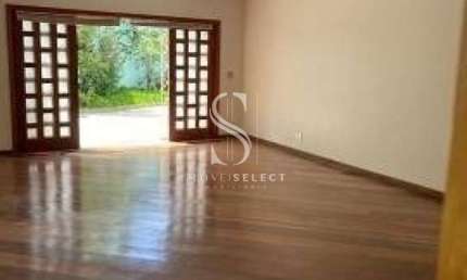 JARDIM DOS ESTADOS, CASA RESIDENCIAL DE 450M² COM 4 DORMITORIOS, 5 BANHEIROS E 8 VAGAS DE GARAGEM.