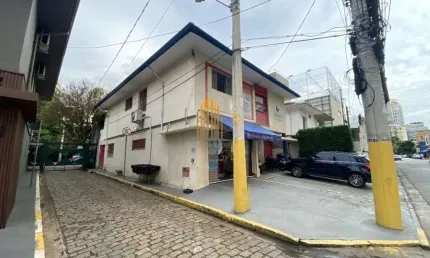 Vila Olímpia - Casa Comercial á venda  com 106² 4 comados, 2 banheiros  1 vaga