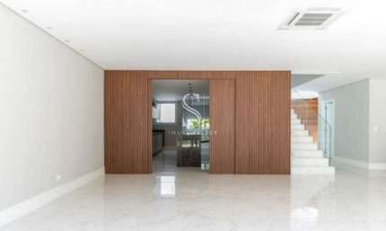 Cond. Hípica Garden, Sobrado de 657,43m² com 4 suítes, 4 vagas na Granja Julieta. Cond. Hípica Garde