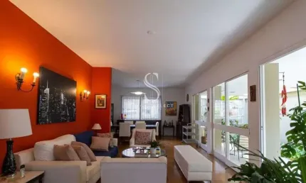 Casa Sobrado à venda no Pacaembú de 390m² com 4 dormitórios e 4 vagas de garagem Casa Sobrado à vend