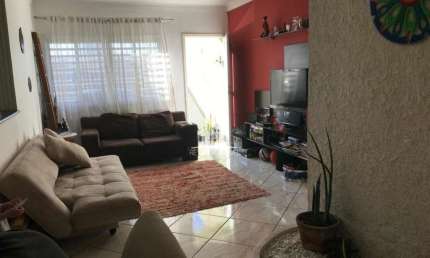 SOBRADO DE 100M², POSSUI 3 DORMITÓRIOS COM 1 SUÍTE, 1 SALA E 2 VAGAS, Á VENDA NA REGIÃO DE IPIRANGA.