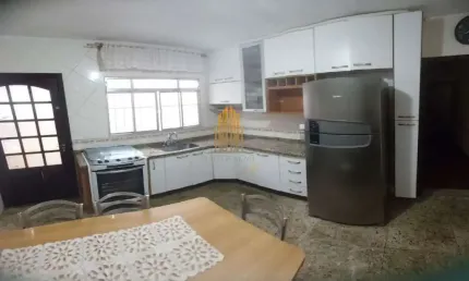 Ipiranga, casa sobrado de 180m² com 2 dormitorios, 1 suite e 2 vagas de garagem.