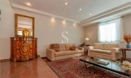 Casa Assobrada com 360m², 03  Suítes, 05 Banheiros e 08 vagas de garagem.  No bairro -  Campo Belo.