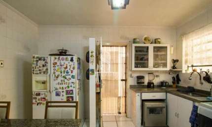 SOBRADO RESIDENCIAL DE 209M²  POSSUI 3 DORMITÓRIOS, 1 BANHEIRO E 3 VAGAS Á VENDA NA REGIÃO DO SACOMÃ