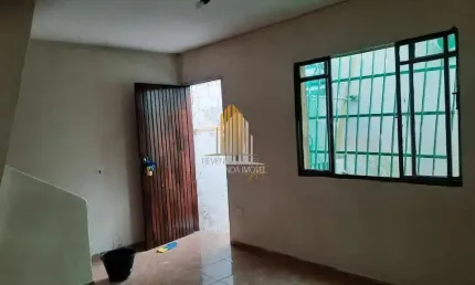 Vila Leopoldina - Casa Assobradada com 170m² 4 dormitórios, 2 banheiros e 2 vagas de garagem.