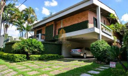 Cidade Jardim - Casa de 680m², com 5 dormitórios (4 Suítes), 4 banheiros e 4 vagas.
