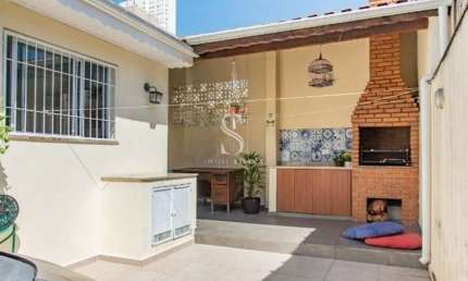Cambuci - Casa Assobradada com 205m² 2 dormitórios, 2 banheiros e 3 vagas.