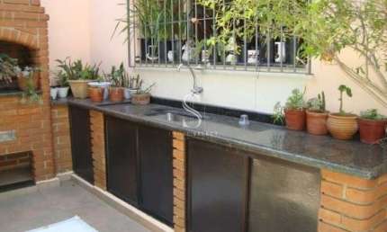Cidade Ademar - Sobrado com 200m² 3 dormitórios, 1 suíte, 3 banheiros e 2 vagas de garagem.