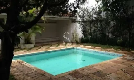 Morumbi - sobrado residencial de 525m² com 4 dormitórios, 2 suítes, piscina e 4 vagas.