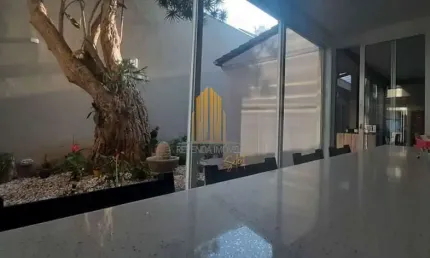 Bosque da saúde - casa assobradada com 230m², 3 suítes, 5 banheiros e 2 vagas de garagem.