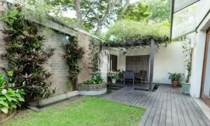 Campo belo- casa assobradada residencial com 380m², com 3 suítes  e 5 banheiros e 2 vagas de garagem