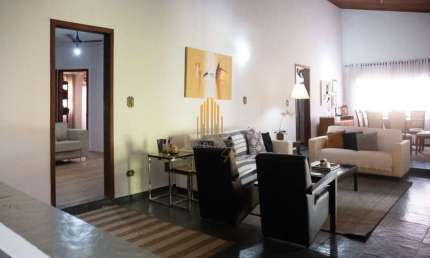 PARQUE DOS PRINCIPES - CASA DE 300M² COM 3 DORMITÓRIOS, 6 BANHEIROS E 4 VAGAS.