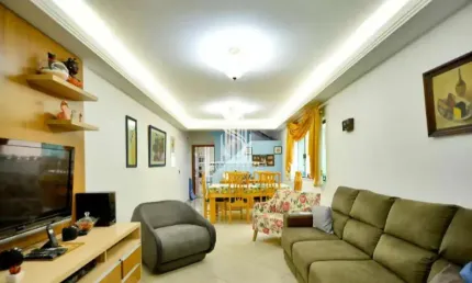 LAPA - SOBRADO DE 220M² COM 3 DORMITÓRIOS, SENDO 1 SUÍTE, 1 SALA, 4 BANHEIROS E 2 VAGAS.