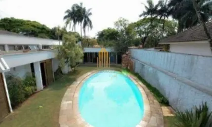 Casa Assobradada com 600m². 4 Dormitórios , 6 banheiros e 4 vagas de garagem.  No bairro - Brooklin.